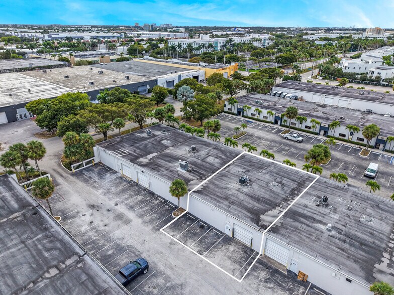 More Photos Of 8111-8119 NW 33rd St, Miami Warehouse For Sale
