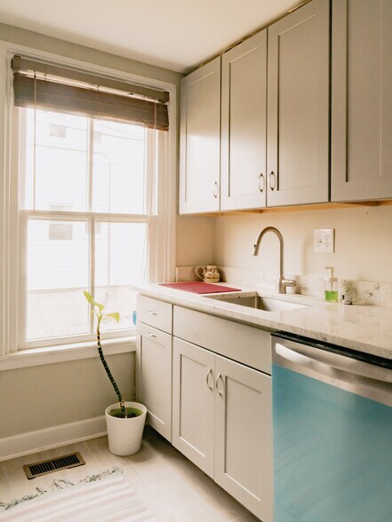 More Photos Of 417 Main St, Laurel Office For Lease