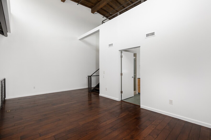 More Photos Of 2100 Abbot Kinney Blvd, Venice Office For Lease