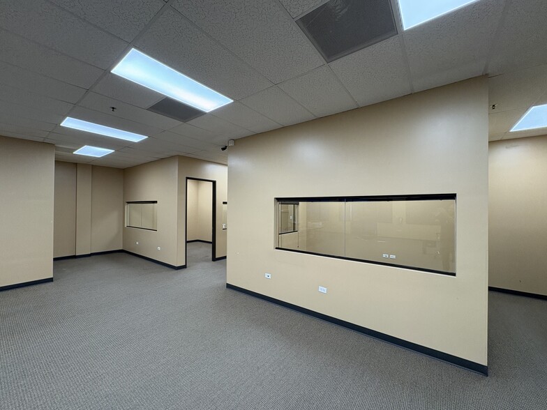 More Photos Of 7318 S Revere Pky, Englewood Flex For Sale