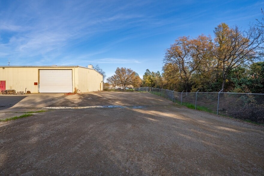 More Photos Of 4311 Caterpillar Rd, Redding Manufacturing For Sale