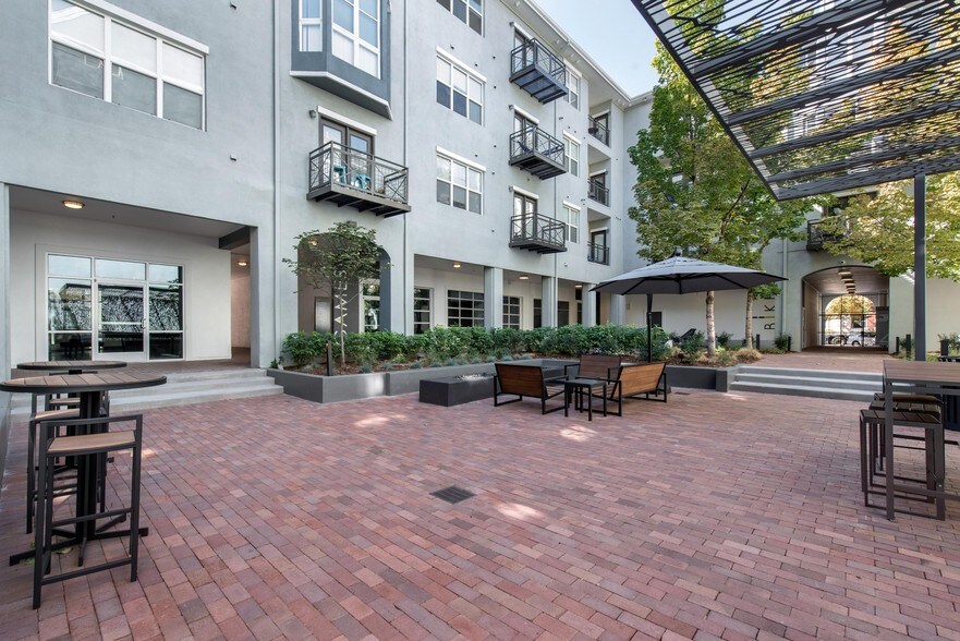 More Photos Of 1950 N Pennsylvania St, Denver Apartments For Lease