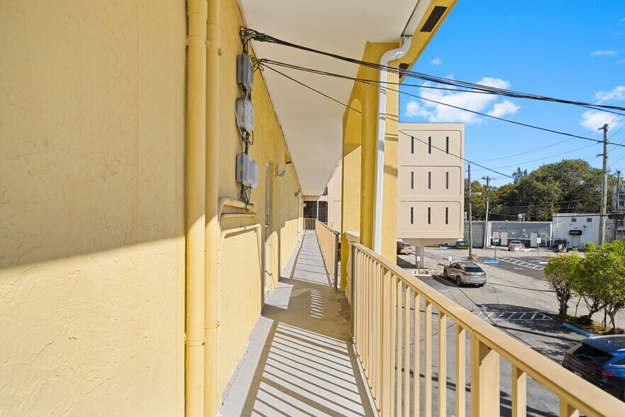 More Photos Of 430 S Dixie Hwy, Miami Office For Lease