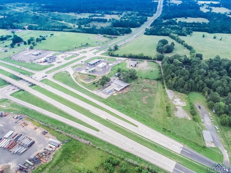 More Photos Of 1024 US Highway 59 N, Carthage Veterinarian Kennel For Sale