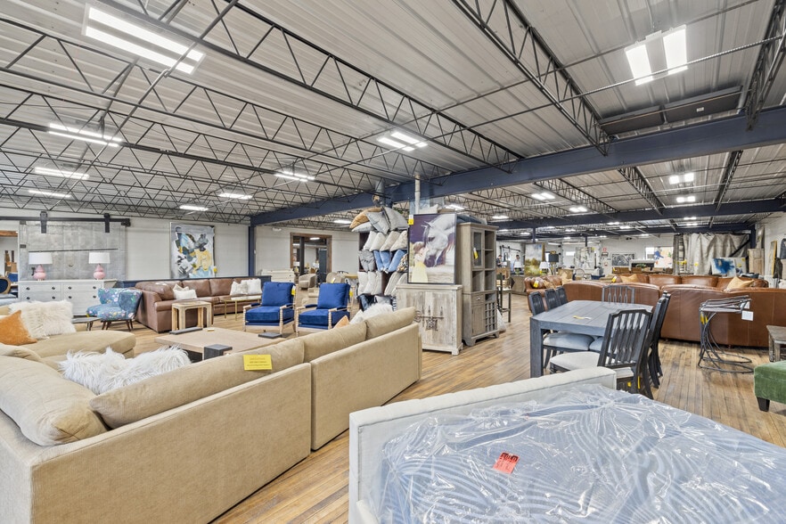 More Photos Of 764 E Seventh St, Lexington Warehouse For Sale