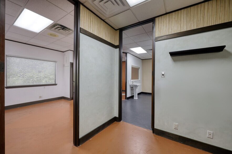 More Photos Of 13409 NW Military Hwy, Shavano Park Office For Lease