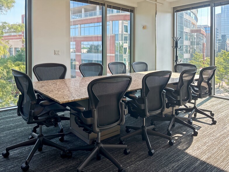 More Photos Of 21 Waterway Ave, The Woodlands Coworking Space
