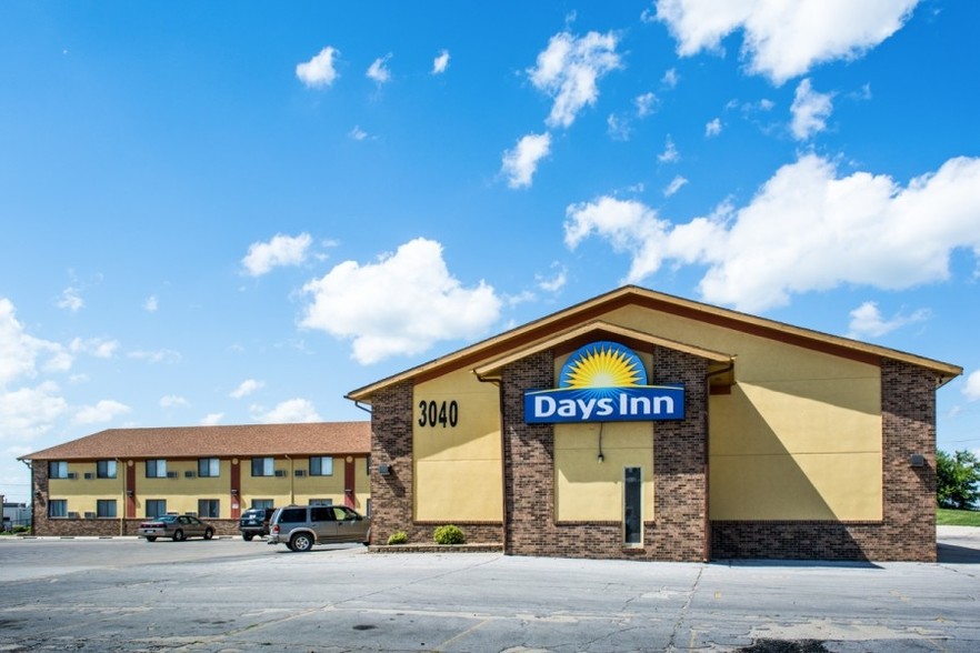 Primary Photo Of 3040 5th Ave S, Fort Dodge Hotel For Sale