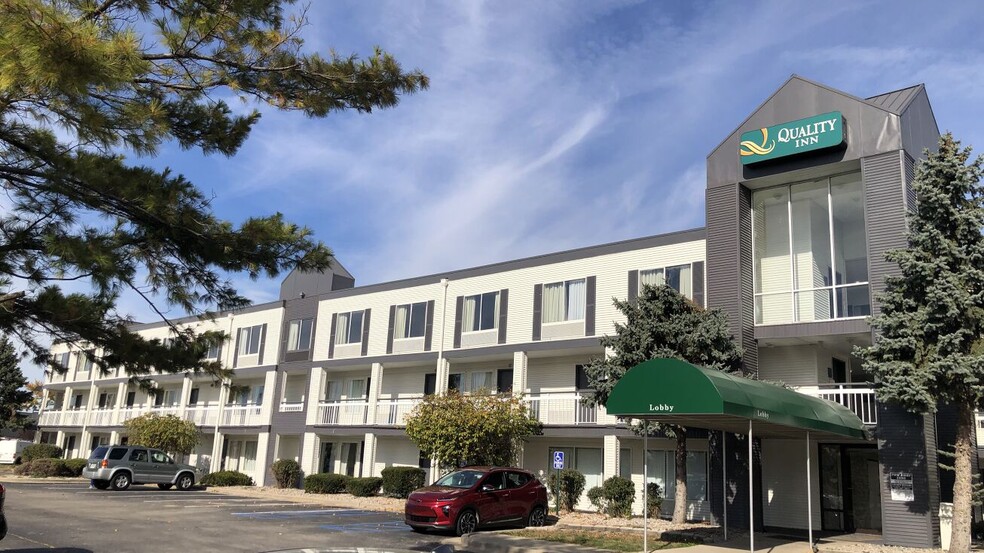 Primary Photo Of 1401 E Mall Dr, Holland Hotel For Sale