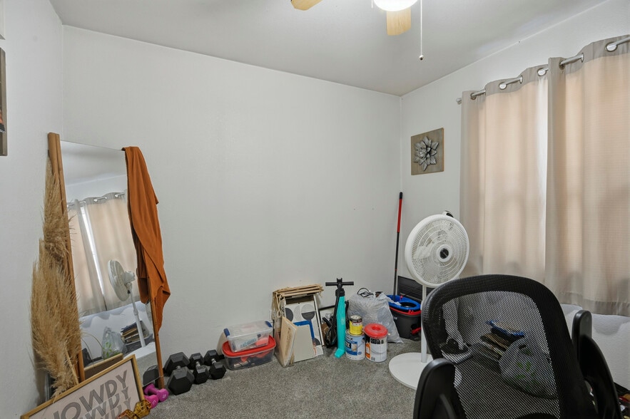 More Photos Of 3511 Redwood St, Clearlake Freestanding For Sale