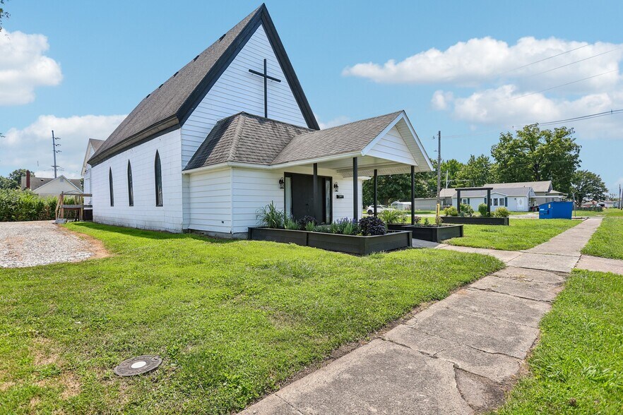More Photos Of 206 W Spruce St, Gillespie Religious Facility For Sale