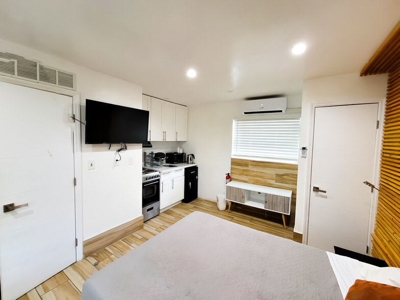 More Photos Of 1858 Dewey St, Hollywood Apartments For Sale