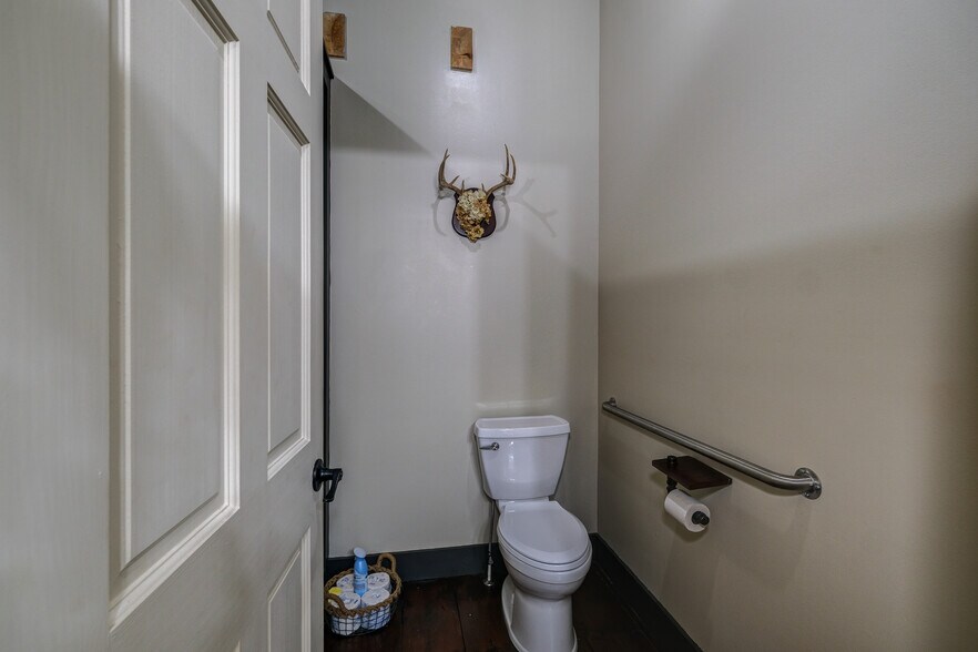 More Photos Of 11 Railroad St, Murphy Research And Development For Sale