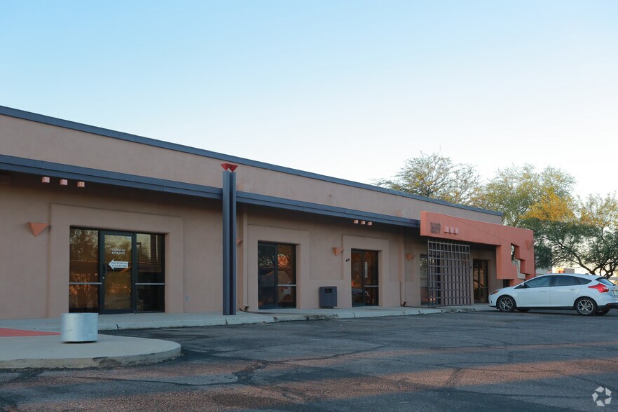 More Photos Of 1605 N Wilmot Rd, Tucson Unknown For Lease