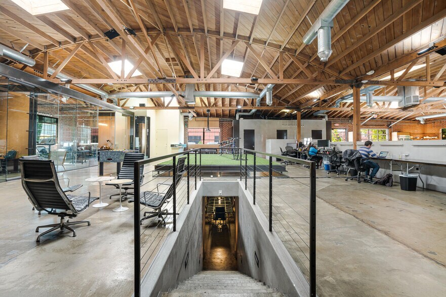 More Photos Of 2210 Broadway, Santa Monica Loft Creative Space For Lease