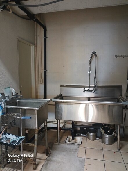 More Photos Of 2030 Homerule St, Honolulu Light Distribution For Lease