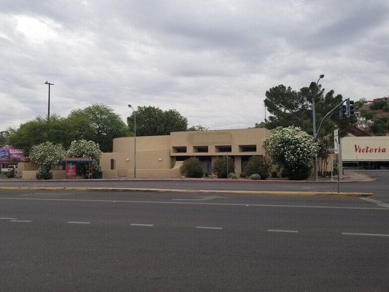 More Photos Of 112 N Grand Ave, Nogales Bank For Lease