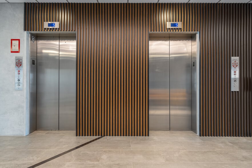 More Photos Of 9950 Lawrence Ave, Schiller Park Unknown For Lease