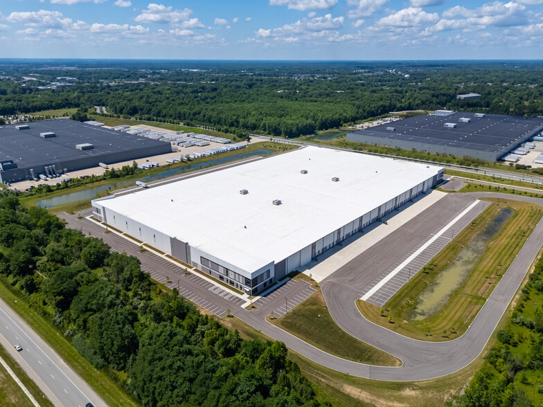 More Photos Of 7915 Smith's Mill Rd, New Albany Distribution For Lease