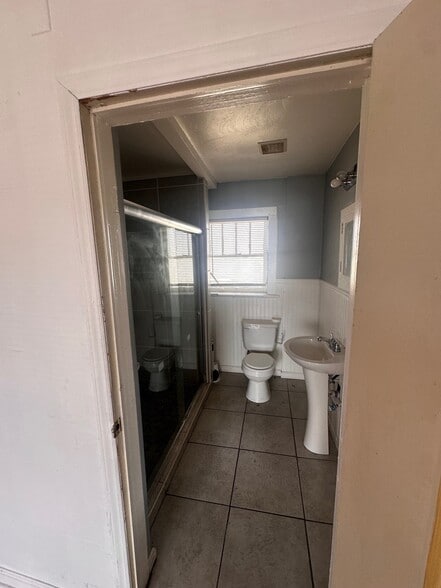 More Photos Of 301 24th St NW, Roanoke Light Distribution For Lease