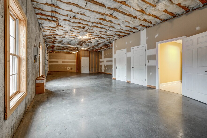 More Photos Of 95 Zion Station Ct, Troy Flex For Sale