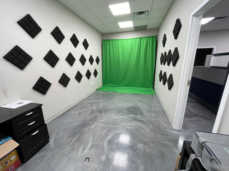 More Photos Of 4680 Lake Industrial Blvd, Tavares Warehouse For Sale