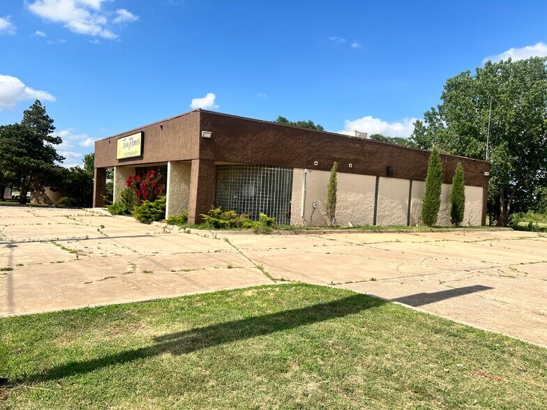 More Photos Of 7378 S Walker Ave, Oklahoma City Office For Lease