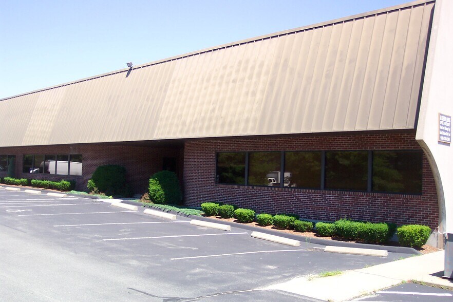 More Photos Of 58 Norfolk Ave, South Easton Warehouse For Lease