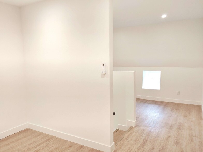 More Photos Of 537 N Orange Dr, Los Angeles Apartments For Sale