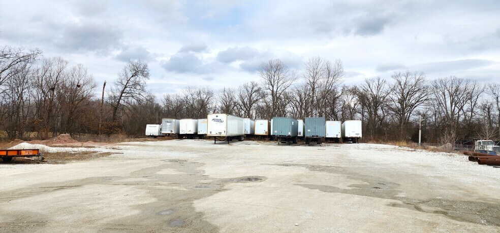 More Photos Of 1011 Industrial Ct, Moscow Mills Warehouse For Lease