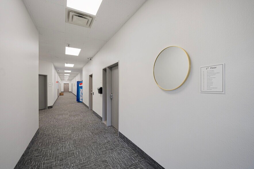 More Photos Of 151 NW Silver Lake Rd, Saint Paul Unknown For Lease