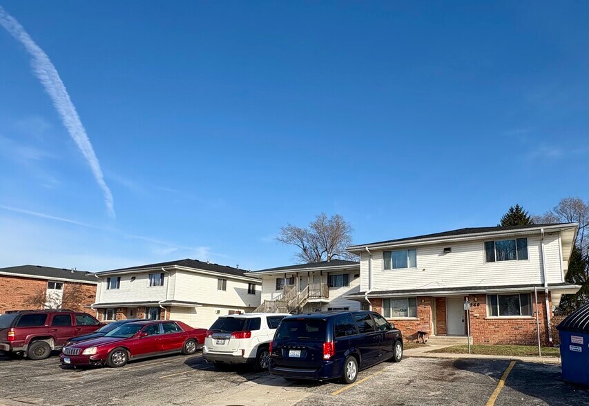 More Photos Of 210 Tedmark Ct, Kankakee Apartments For Sale