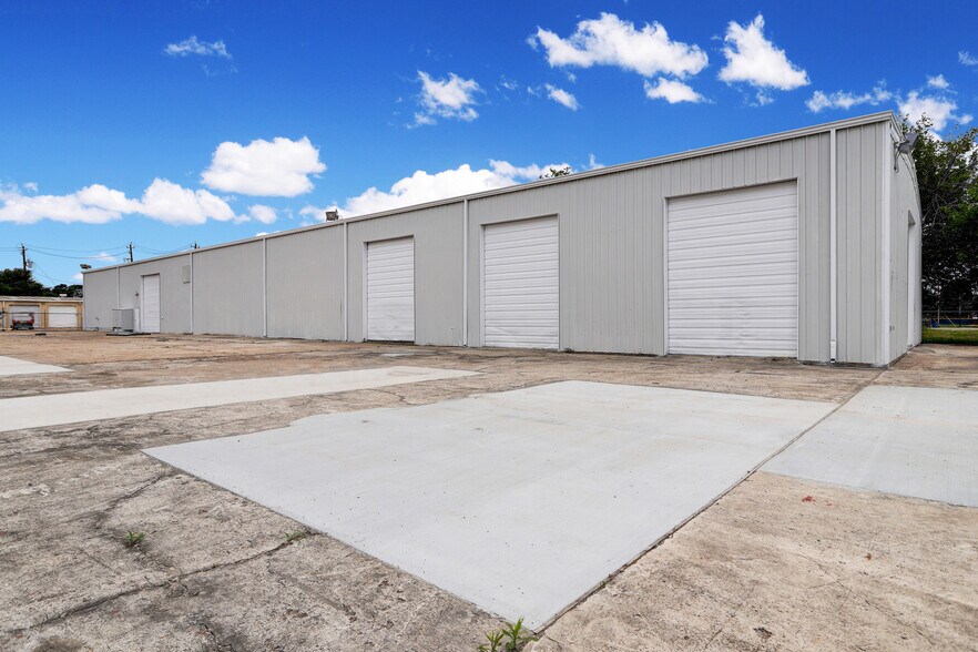 More Photos Of 10205 Market St, Jacinto City Unknown For Lease