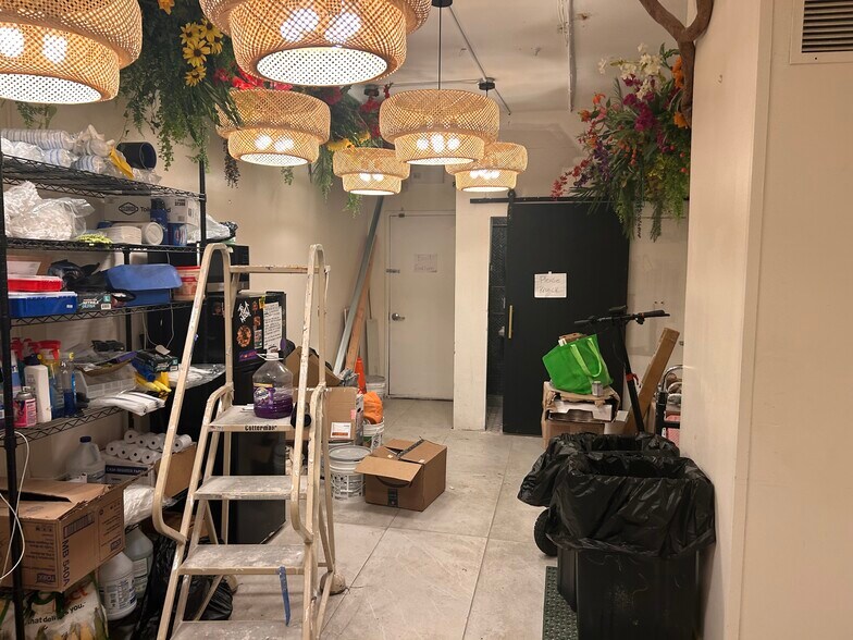 More Photos Of 519 Madison Ave, New York General Retail For Lease