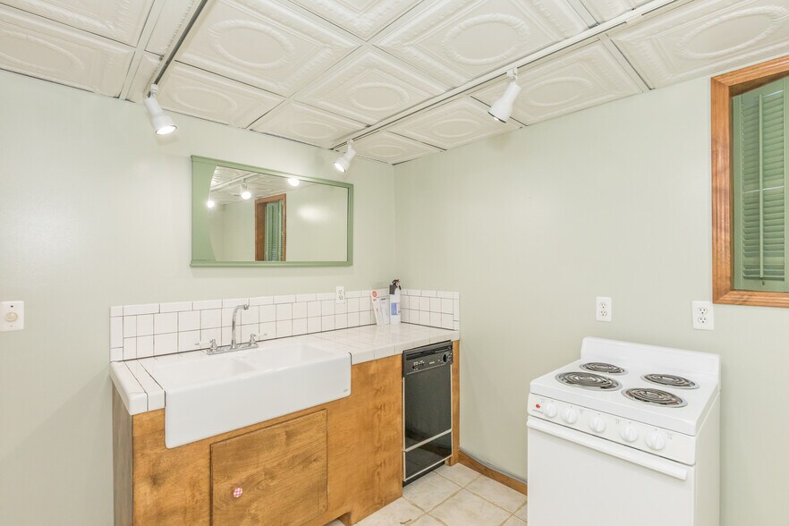 More Photos Of 131 Copenhaver St, Marion Shelter For Sale