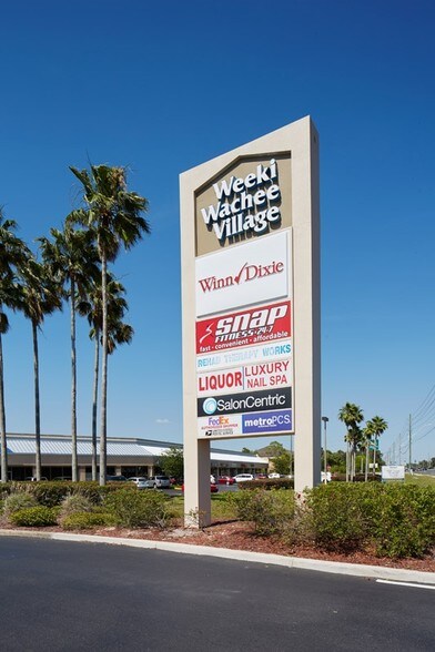 More Photos Of 6210 Commercial Way, Weeki Wachee Unknown For Lease