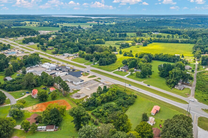 More Photos Of 10063 US-72, Rogersville Warehouse For Lease