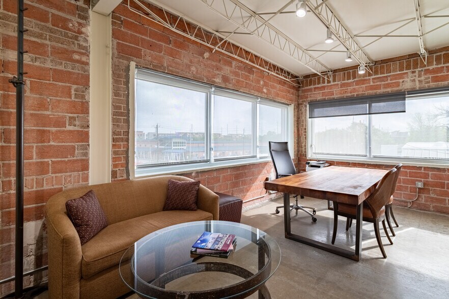 More Photos Of 1702 Taylor St, Houston Loft Creative Space For Lease