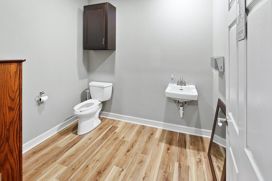 More Photos Of 4459 Roans Chapel Rd, College Station Service For Sale