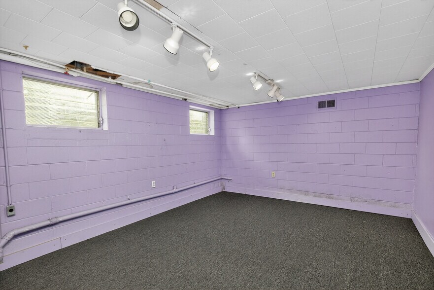 More Photos Of 205 Otter St, Danville Specialty For Sale