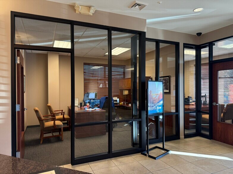 More Photos Of 2121-2155 W Republic Rd, Springfield Unknown For Lease