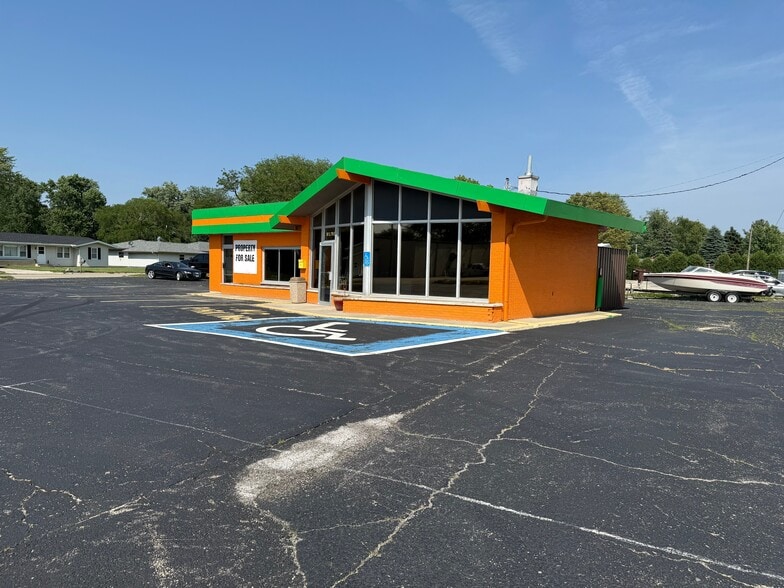 More Photos Of 901 S 7th St, Rochelle Storefront Retail Office For Sale