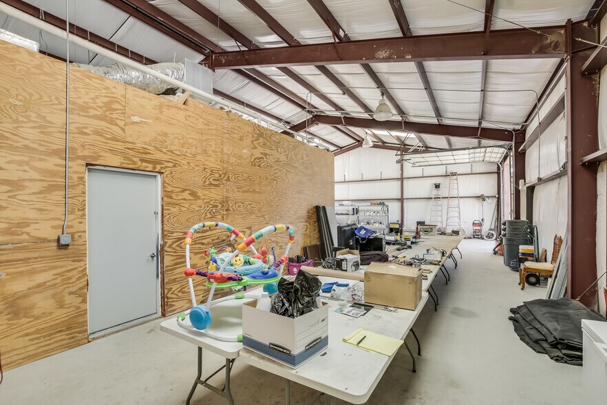 More Photos Of 3500 Lohmans Ford Rd, Lago Vista Warehouse For Sale