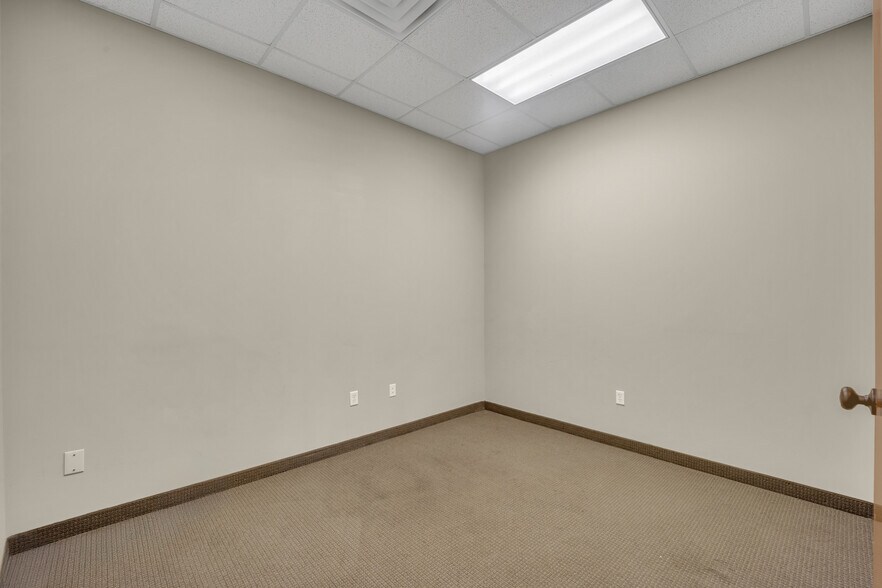 More Photos Of 1804 Owen Ct, Mansfield Light Distribution For Lease