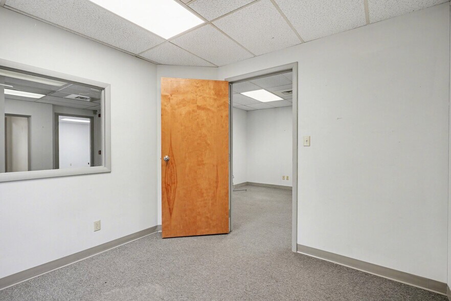 More Photos Of 400 Nationwide Dr, Harrisburg Medical For Sale