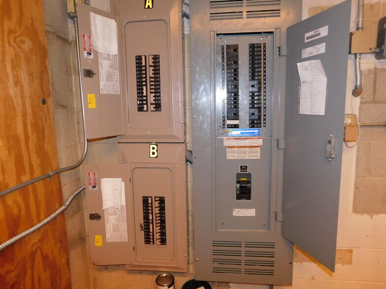 More Photos Of 7320 W Good Hope Rd, Milwaukee Fast Food For Lease