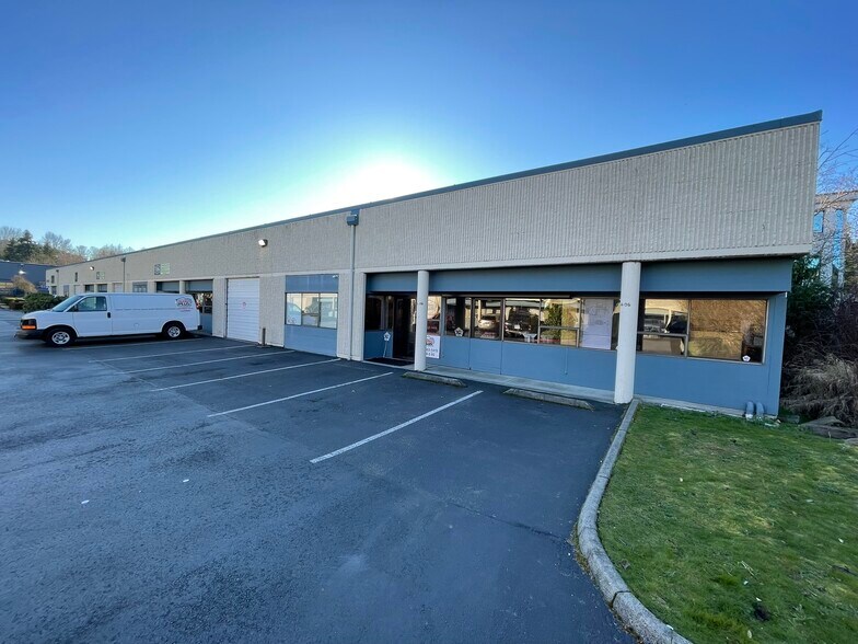 More Photos Of 13222-13228 SE 30th St, Bellevue Showroom For Lease