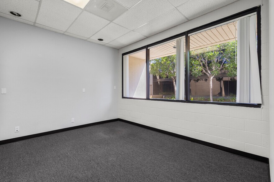 More Photos Of 23117 Plaza Pointe Dr, Laguna Hills Office For Lease