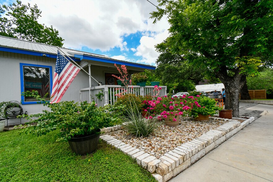 More Photos Of 1715 S 1st St, Austin Office For Sale