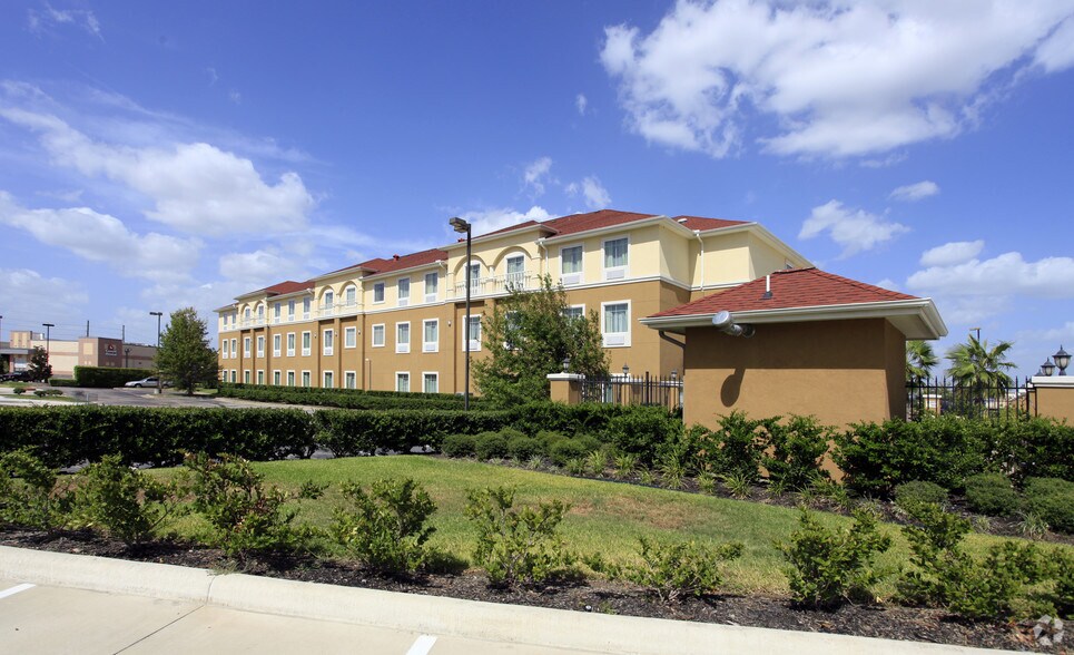 More Photos Of 2006 Katy Mills Blvd, Katy Hotel For Sale